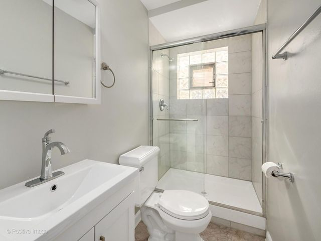 8631 W SUMMERDALE Avenue, Chicago, IL 60656