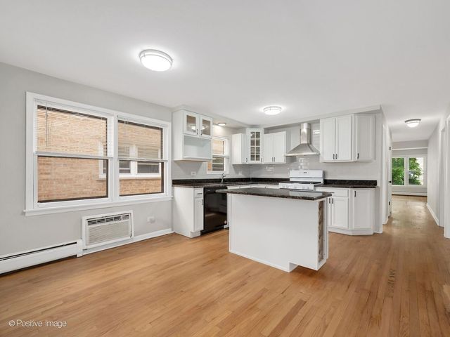8631 W SUMMERDALE Avenue, Chicago, IL 60656