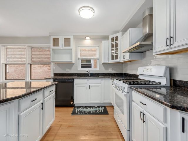 8631 W SUMMERDALE Avenue, Chicago, IL 60656