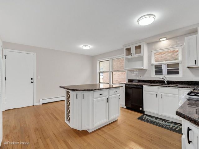 8631 W SUMMERDALE Avenue, Chicago, IL 60656