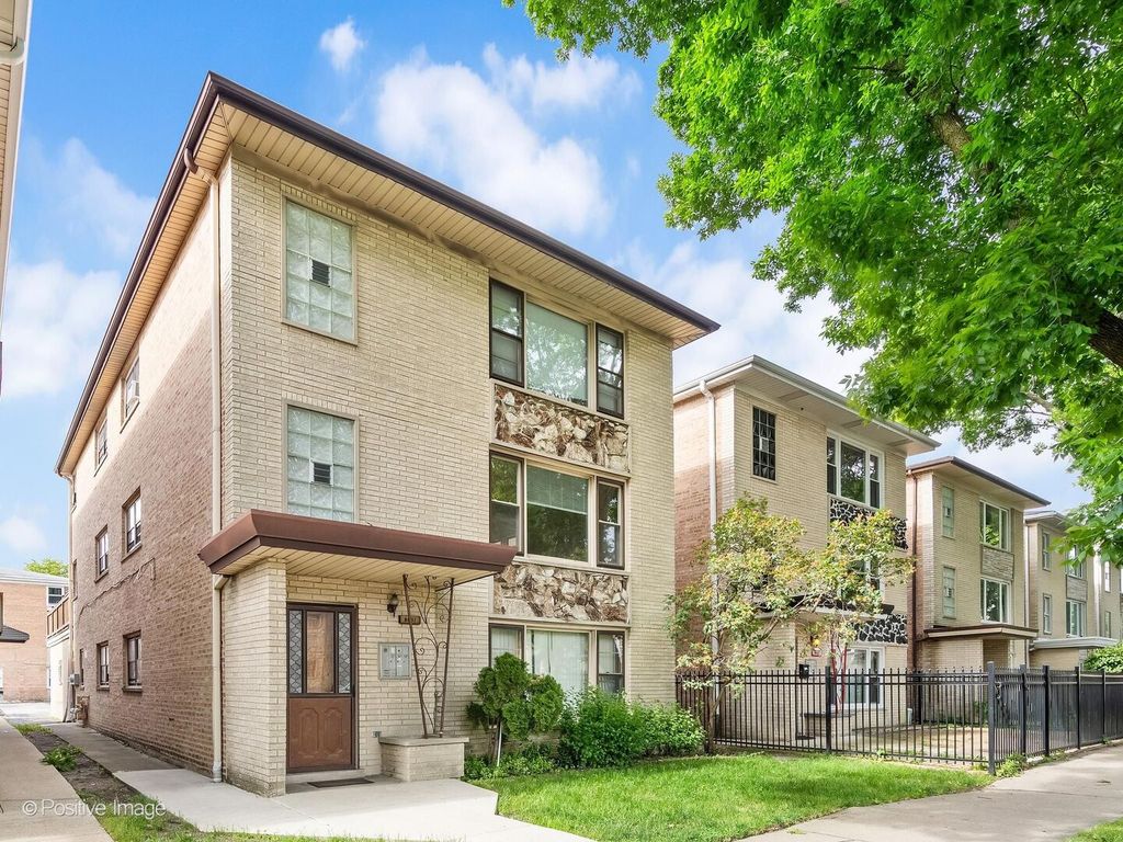 8631 W SUMMERDALE Avenue, Chicago, IL 60656