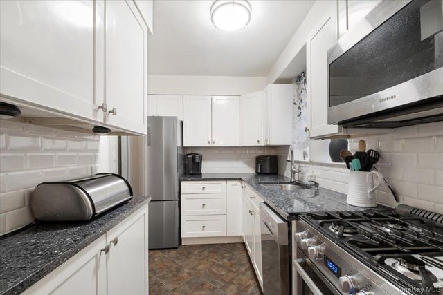 5 Campus Place TR, Scarsdale, NY 10583