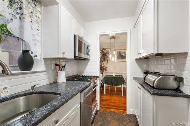 5 Campus Place TR, Scarsdale, NY 10583