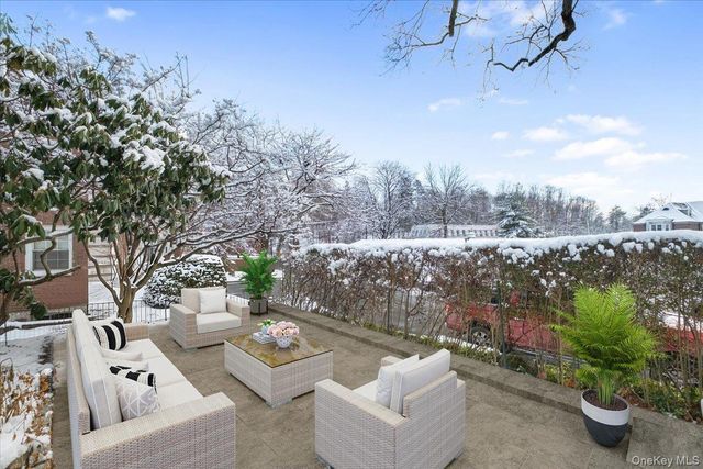 5 Campus Place TR, Scarsdale, NY 10583