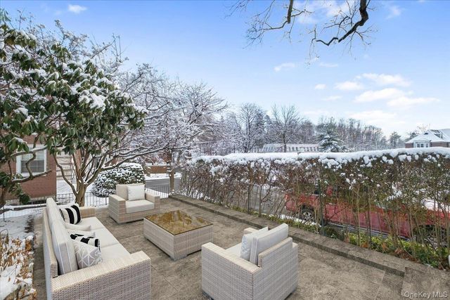 5 Campus Place TR, Scarsdale, NY 10583