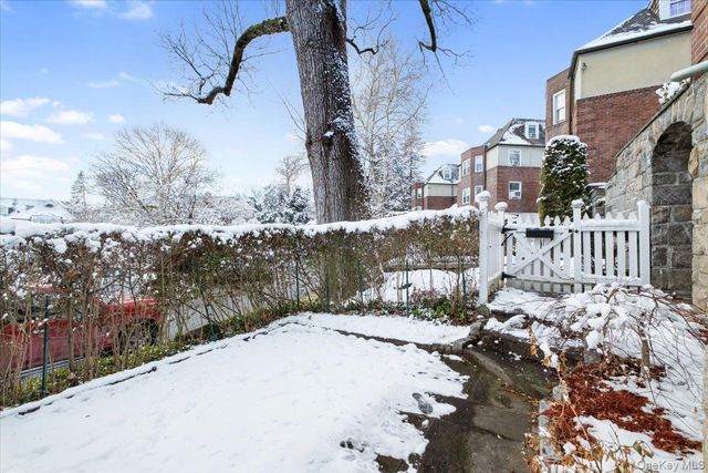 5 Campus Place TR, Scarsdale, NY 10583