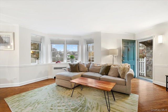 5 Campus Place TR, Scarsdale, NY 10583