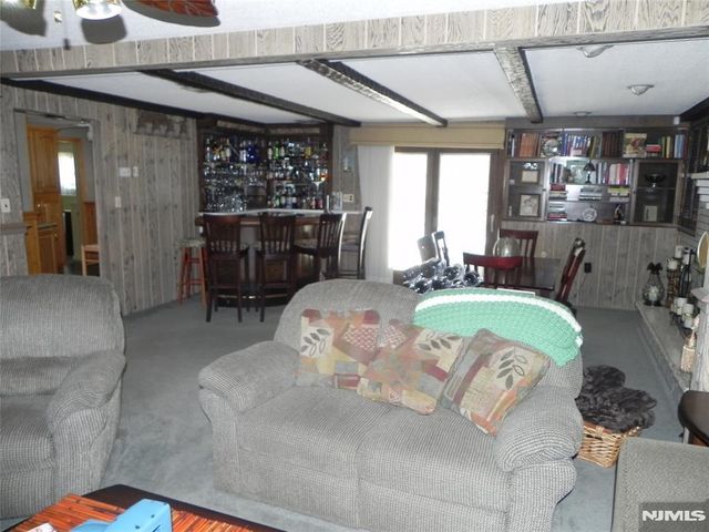 8 MARIANI DR, Little Ferry, NJ 07643