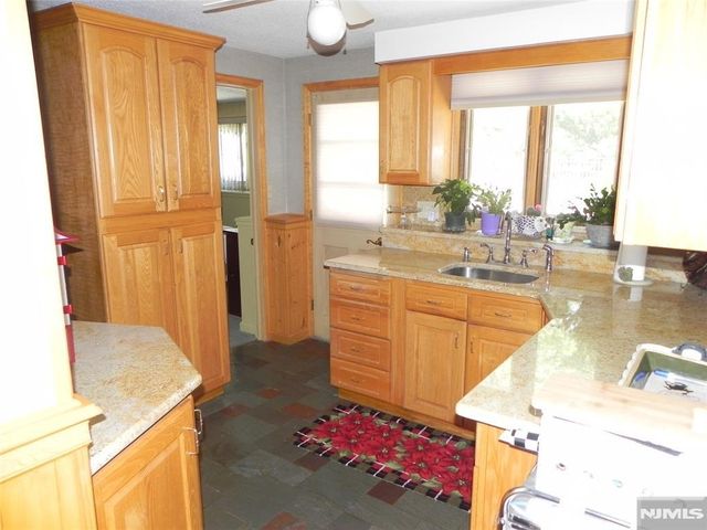 8 MARIANI DR, Little Ferry, NJ 07643