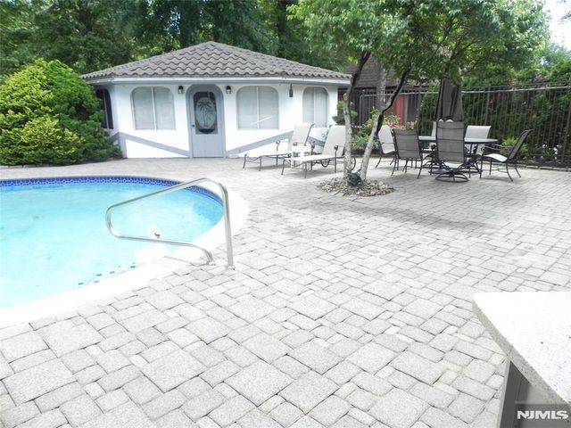 8 MARIANI DR, Little Ferry, NJ 07643