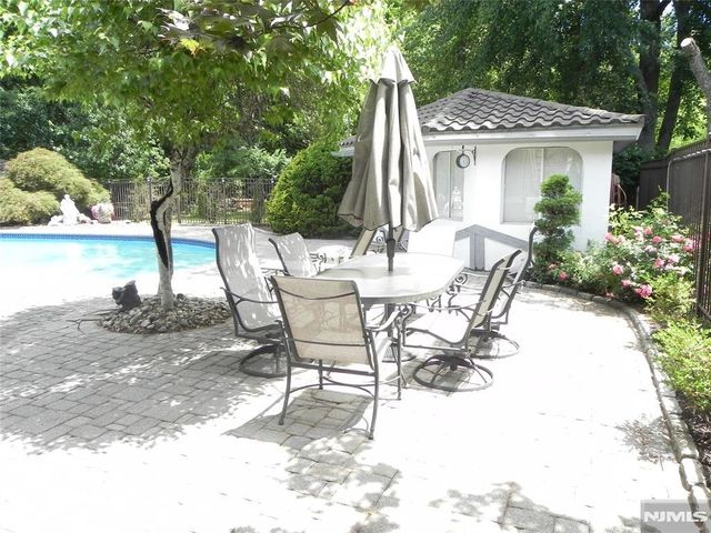 8 MARIANI DR, Little Ferry, NJ 07643