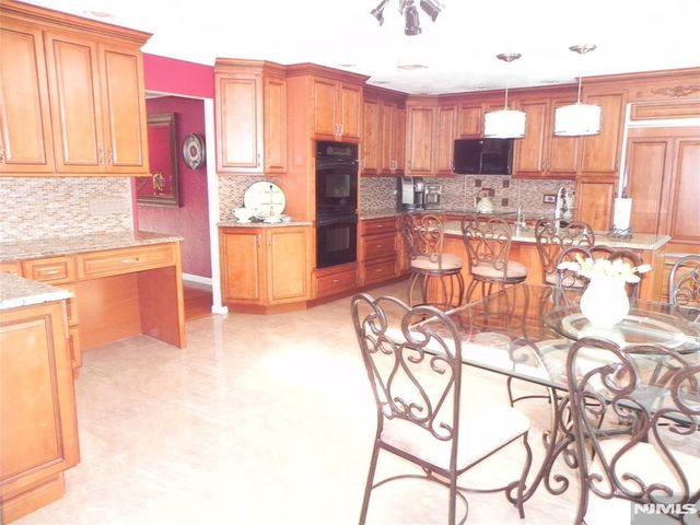 8 MARIANI DR, Little Ferry, NJ 07643