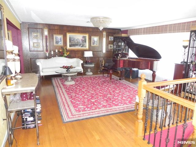 8 MARIANI DR, Little Ferry, NJ 07643
