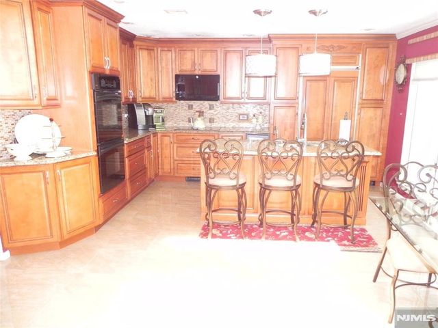 8 MARIANI DR, Little Ferry, NJ 07643