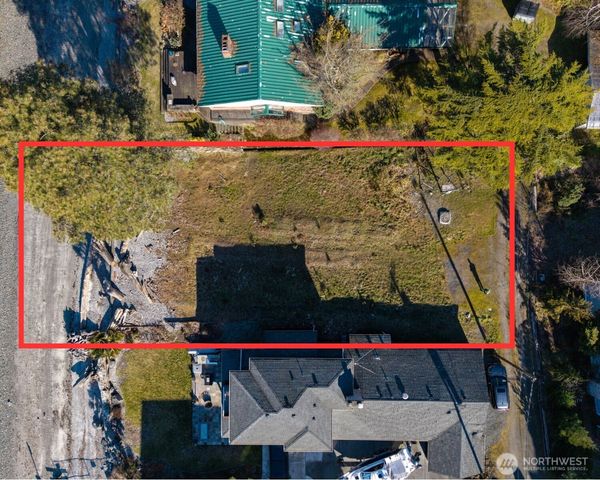 702 S 280th St, Des Moines, WA 98198