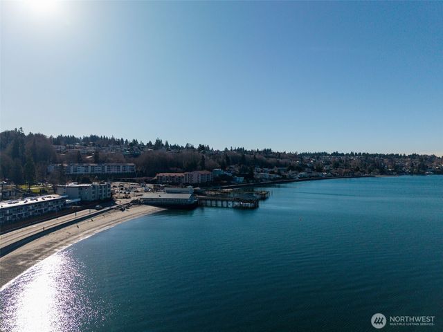 702 S 280th St, Des Moines, WA 98198