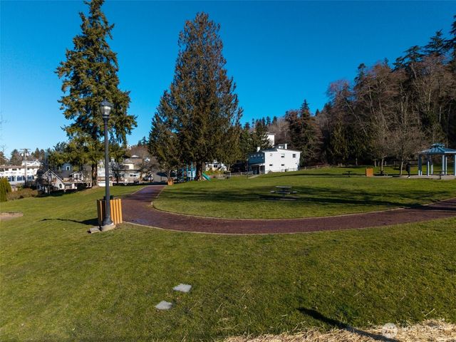 702 S 280th St, Des Moines, WA 98198