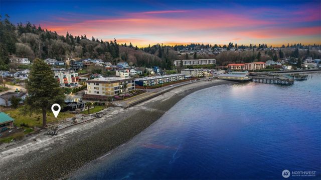 702 S 280th St, Des Moines, WA 98198