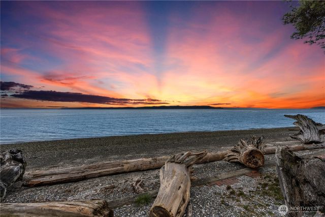 702 S 280th St, Des Moines, WA 98198