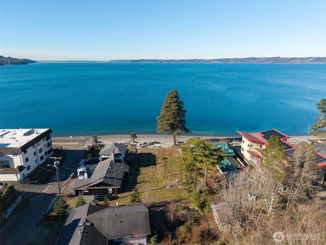 702 S 280th St, Des Moines, WA 98198