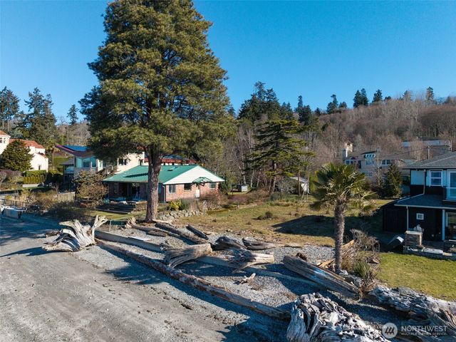 702 S 280th St, Des Moines, WA 98198