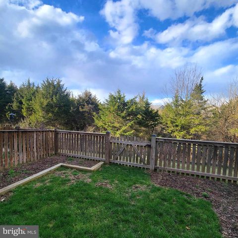 166 TROUT LILY DR, Lake Frederick, VA 22630