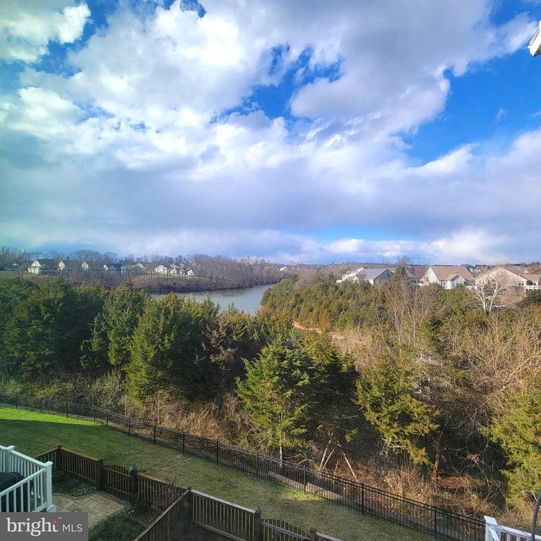 166 TROUT LILY DR, Lake Frederick, VA 22630