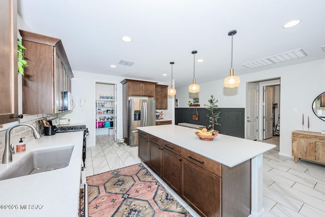 9750 E Miller Peak Trail, Tucson, AZ 85747