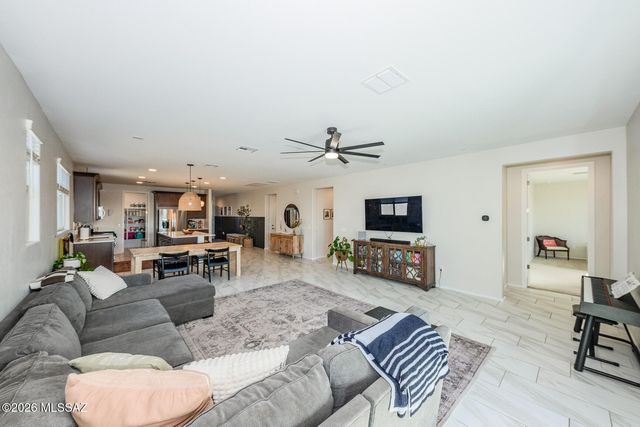 9750 E Miller Peak Trail, Tucson, AZ 85747