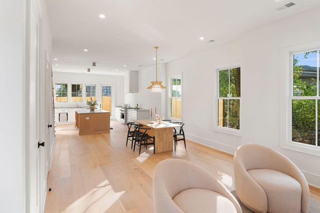 2 F Street, Charleston, SC 29403