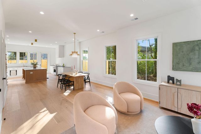 2 F Street, Charleston, SC 29403