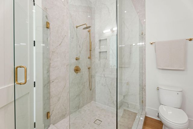 2 F Street, Charleston, SC 29403