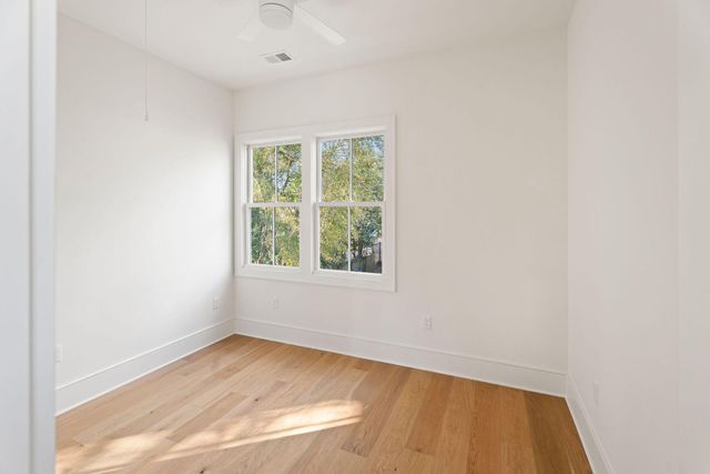 2 F Street, Charleston, SC 29403