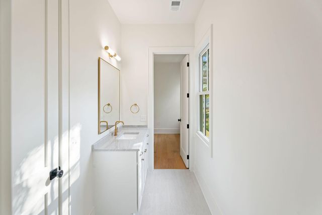 2 F Street, Charleston, SC 29403