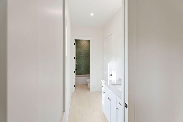 2 F Street, Charleston, SC 29403