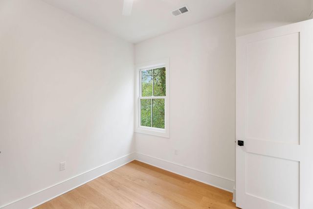 2 F Street, Charleston, SC 29403