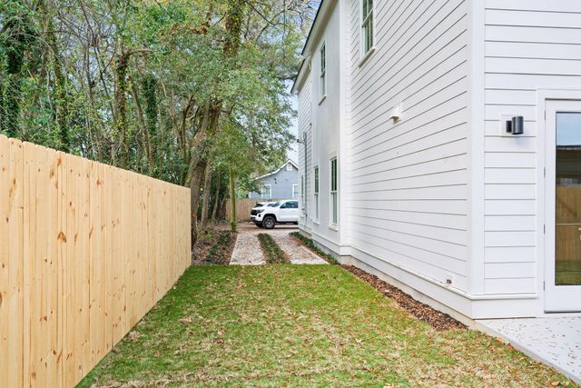 2 F Street, Charleston, SC 29403