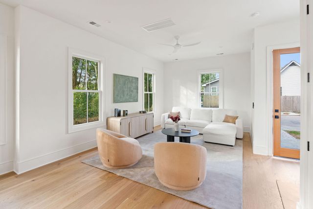 2 F Street, Charleston, SC 29403