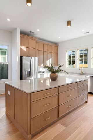 2 F Street, Charleston, SC 29403