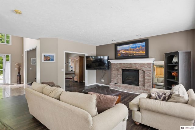 3923 S 193rd Circle, Omaha, NE 68130