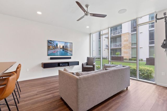 1600 BartonSprings RD 2102, Austin, TX 78704