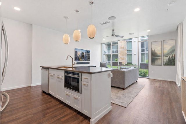 1600 BartonSprings RD 2102, Austin, TX 78704