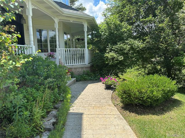962 Hidden Valley Drive, Orion Charter Township, MI 48362