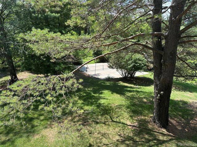 962 Hidden Valley Drive, Orion Charter Township, MI 48362
