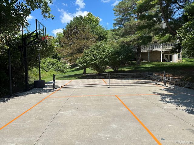 962 Hidden Valley Drive, Orion Charter Township, MI 48362
