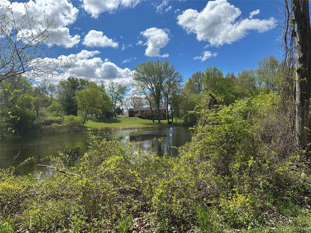 962 Hidden Valley Drive, Orion Charter Township, MI 48362