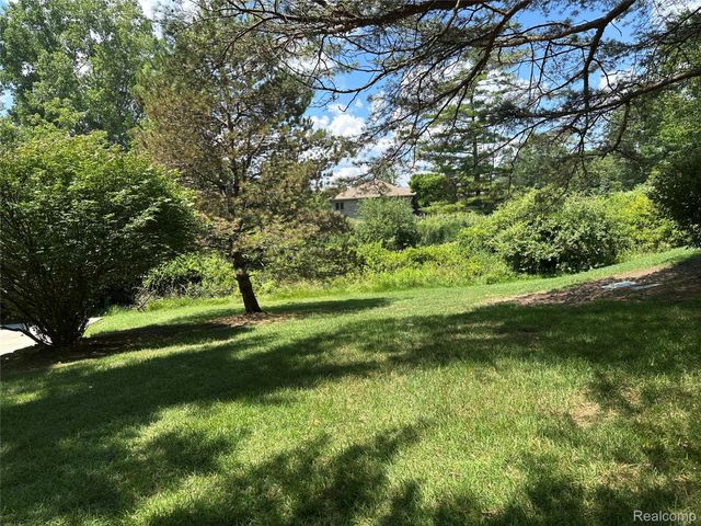 962 Hidden Valley Drive, Orion Charter Township, MI 48362