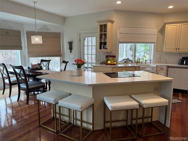 962 Hidden Valley Drive, Orion Charter Township, MI 48362