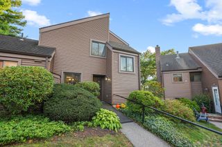 93 Hollister Way North 93, Glastonbury, CT 06033