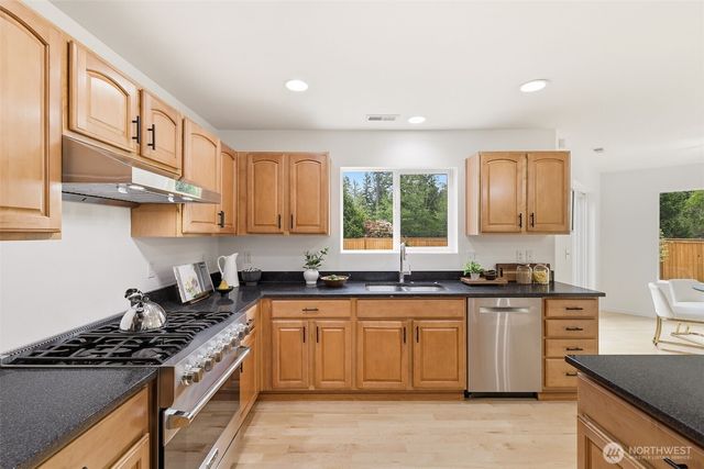 2108 250th Place SE, Sammamish, WA 98075